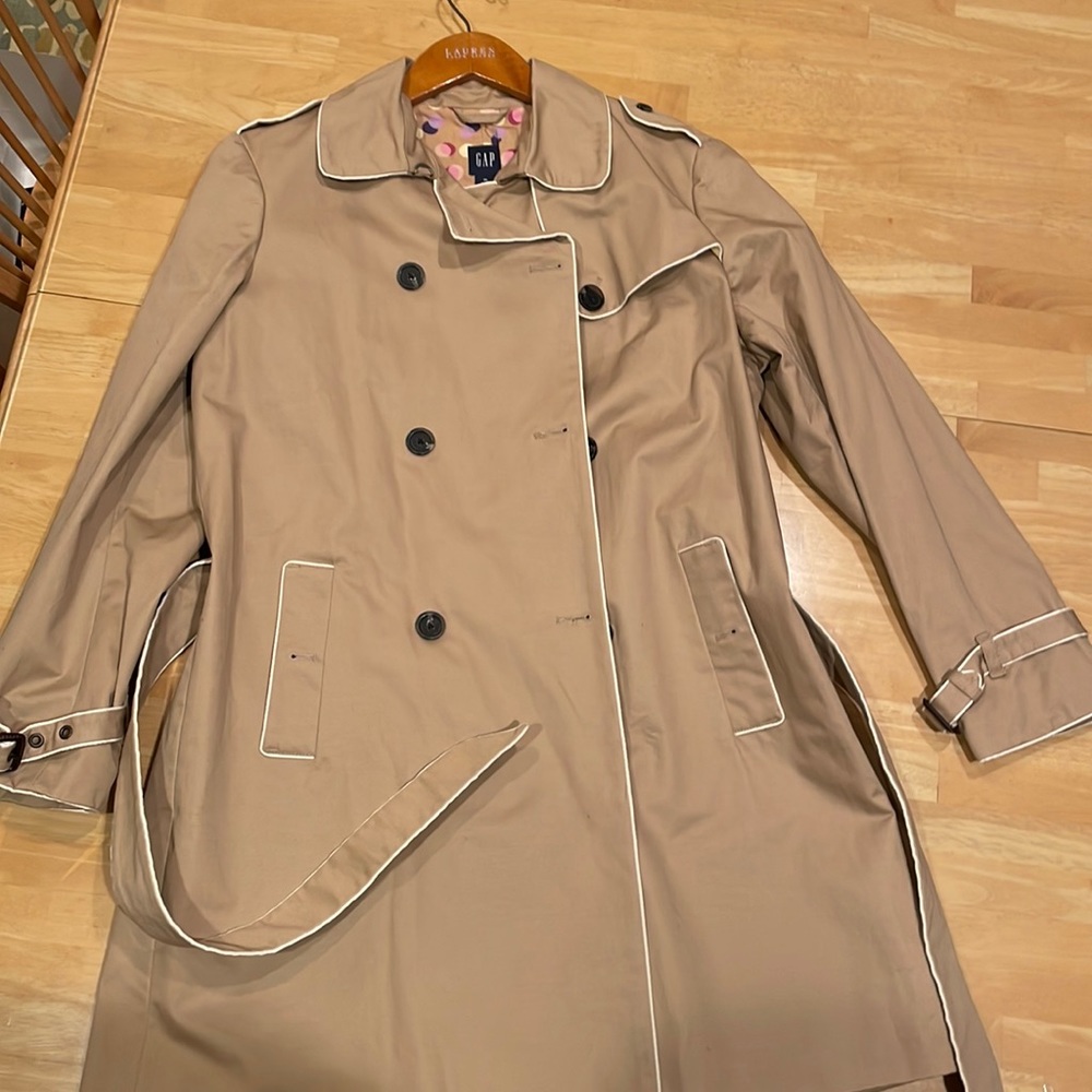 Gap, XL trench coat. Beige.